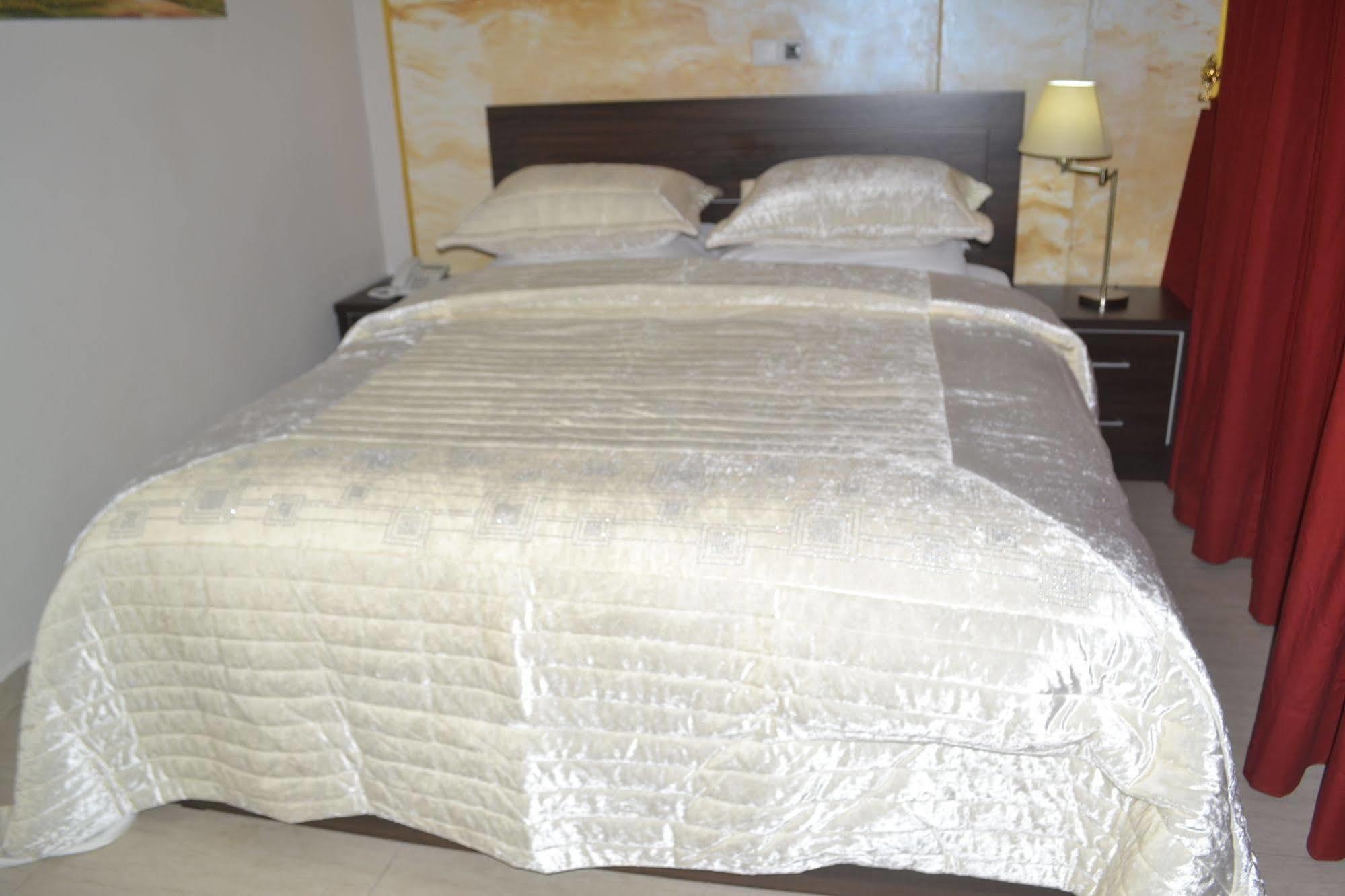 Noubou International Hotel Duala Zewnętrze zdjęcie