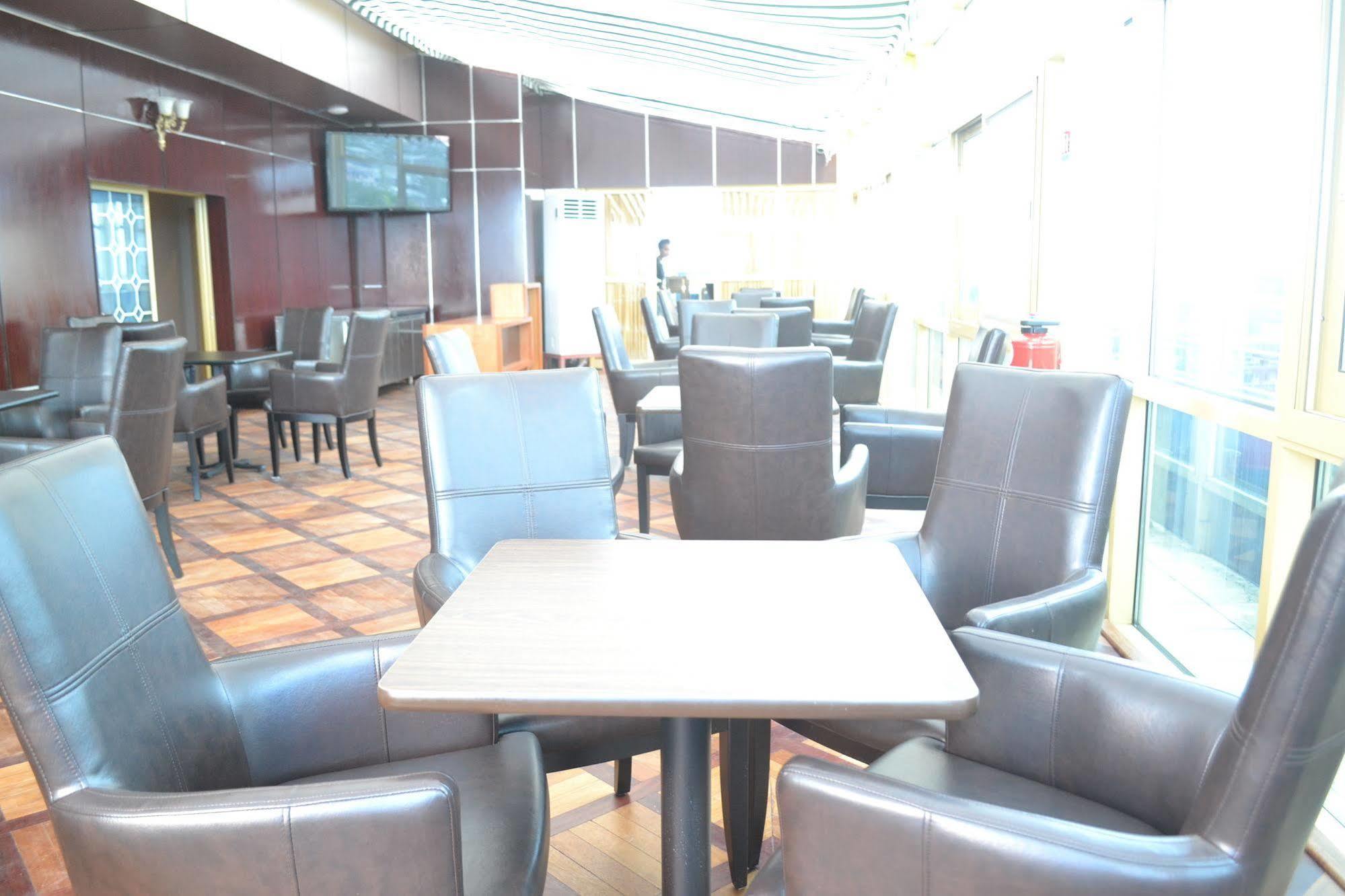 Noubou International Hotel Duala Zewnętrze zdjęcie